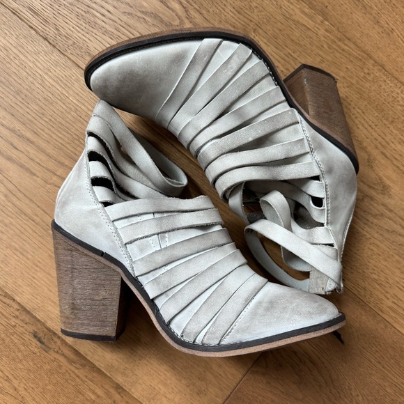Free People Hybrid Leather Strappy Booties - Light Gray/White - Size 37 - EUC - Picture 1 of 10